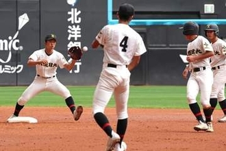 札日大高と北海、決勝進出へ闘志　高校野球・南北海道大会　19日準決勝