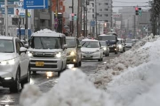 石狩管内大雪　雪かきや渋滞「へとへと」