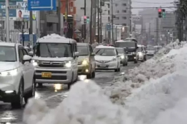 石狩管内大雪　雪かきや渋滞「へとへと」