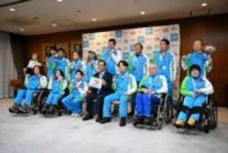 メダル獲得を報告　障害者スポーツ大会出場者が札幌市役所を訪問