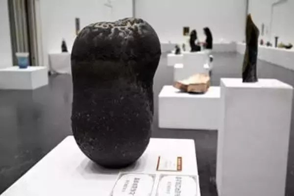 北海道陶芸展　最高賞に井川さん　シニア展は浜本さん　26日まで札幌で展示