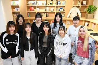 YOSAKOIソーラン祭りで、札幌の専門学生が韓国語と英語で対応　祭り組織委員会初の取り組み