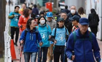 発達障害への理解深めて　札幌で青色身につけ「ウォーク」　世界啓発デーに合わせ