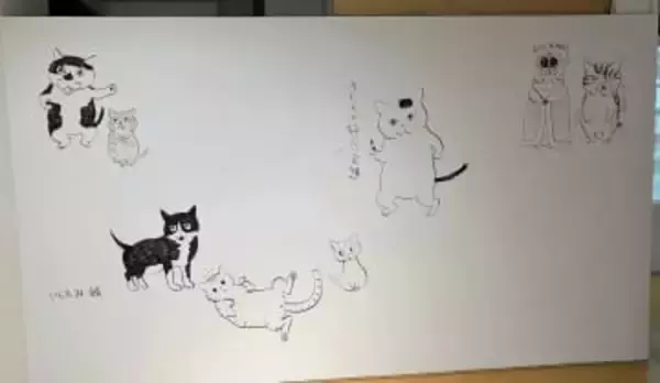 いくえみ綾さんが即興で自筆イラスト　サッポロファクトリーの原画展会場　作品のキャラや自身の飼い猫も
