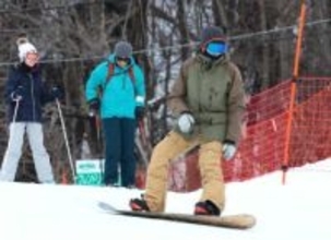 「ついに滑れる！」藻岩山スキー場がスノボ解禁、今季の営業スタート