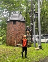クマから「護衛」高まる需要　作業員にハンター同行　映画ロケにも出動