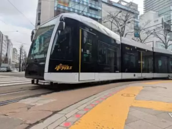 札幌市電に新型低床車両「ポラリスⅡ」2両目導入　混雑緩和へ期待