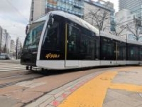 札幌市電に新型低床車両「ポラリスⅡ」2両目導入　混雑緩和へ期待