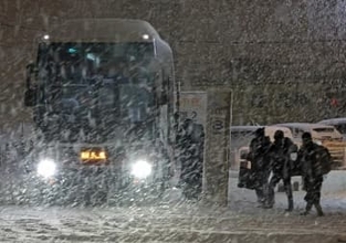 「予定狂い困った」交通ダイヤ混乱　北海道内大荒れ　バス満席で一泊も