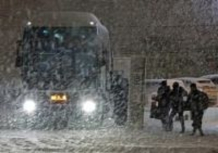 「予定狂い困った」交通ダイヤ混乱　北海道内大荒れ　バス満席で一泊も