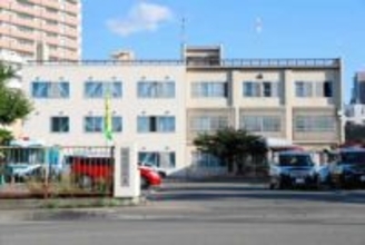 トラックと衝突　乗用車同乗の女性死亡　札幌・白石区の市道交差点