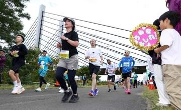 秋空の下、道都快走　札幌マラソンに1万5千人