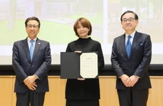 ヤマザキマリさん、北大「こども本の森」名誉館長に　「ご縁に感謝」