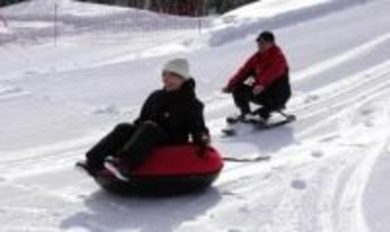 雪遊びの専用広場オープン　札幌国際スキー場、安全確保も