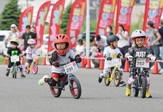 ランバイク、勇気出して走ったよ　札幌で子どもたち快走