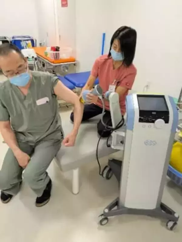 手足の疼痛治療に衝撃波が有効　患部に照射　組織修復を促進