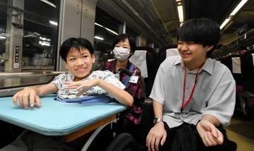 障害ある子　鉄道で旅　JR北海道労組など家族を招待