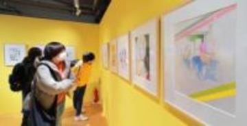 いくえみ綾さん初の原画展、地元札幌で開幕　編集者を交えトークショーも