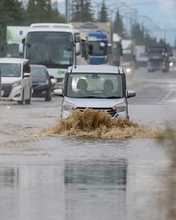 大雨被害続発　車水没…　車両保険　修理全額と限らず　