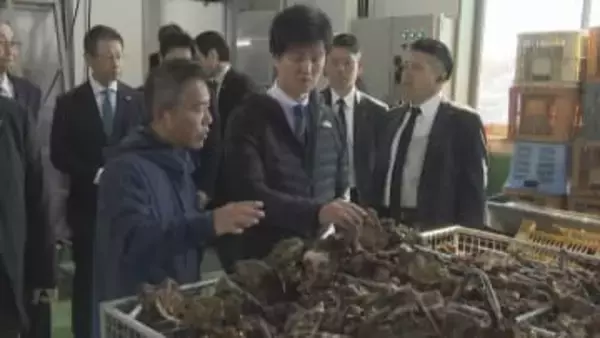【広島】養殖カキ大量死　鈴木農水大臣が加工現場視察
