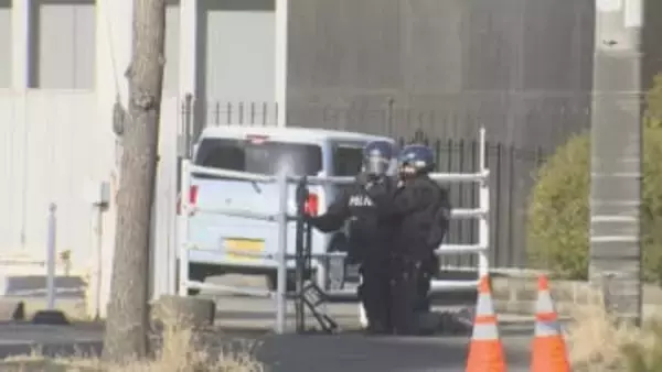 【速報】福山市川口町で男一人が立てこもる拳銃のようなもの所持か　警察官が発砲音のような音を確認
