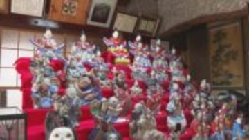 三次人形で春の節句飾り　１５０年以上前から残る人形も　三次市