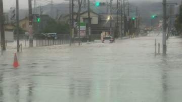 相次ぐ豪雨災害　冠水した道路で車が立ち往生したら？近年増加の内水氾濫とは？