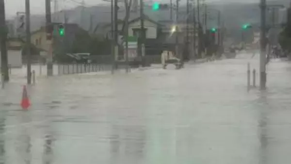 相次ぐ豪雨災害　冠水した道路で車が立ち往生したら？近年増加の内水氾濫とは？