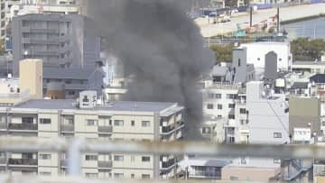 【速報】「二階建てのアパートから炎が見える」広島市中区西十日市町で火事　消防車１７台などが出動