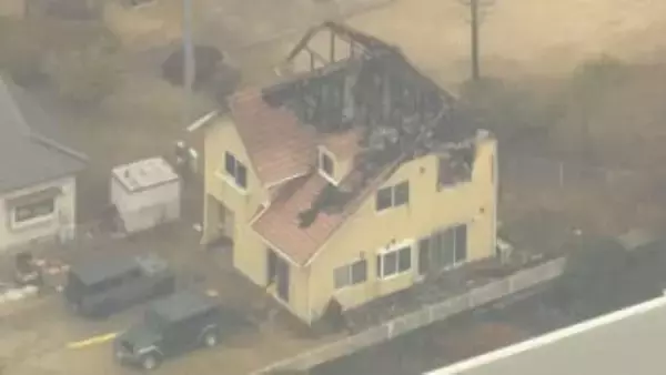 東広島市で火災　男性死亡　首に切られた痕　殺人事件か