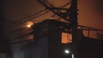 広島市内で住宅全焼　成人男性と連絡取れず