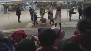 年末恒例　幼稚園で餅つき体験　園児が挑戦　三次市