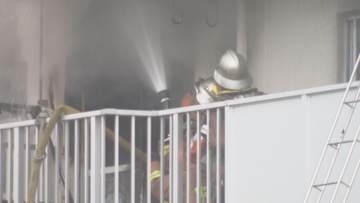 県営住宅で火事　５０代男性を搬送　広島・安佐北区