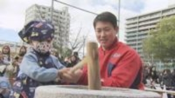カープ堂林選手ら　園児と「ぺったん」　サンフレッチェ広島の選手も初参加　広島