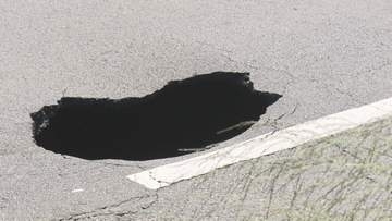 「道路に穴があいている」廿日市市の県道で陥没 周辺で通行止め　広島