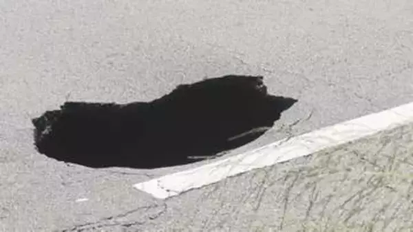 「道路に穴があいている」廿日市市の県道で陥没 周辺で通行止め　広島