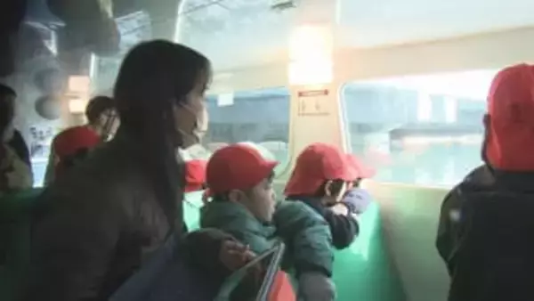 「クレーンや船について勉強になった」児童が船上から見学　広島