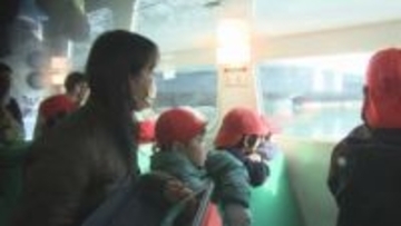 「クレーンや船について勉強になった」児童が船上から見学　広島