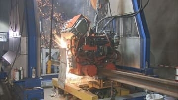 北海道新幹線・札幌延伸へ「レール溶接」作業公開、25mレール約3万6000本の接合作業始まる　北斗市