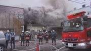【速報】函館市本町の木造2階建て建物で火事　五稜郭エリアの繁華街　煙も蔓延し現場騒然　現在消火活動中