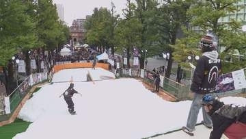 アカプラに雪山とレールが出現…スノボ・スキーで華麗な技を競う　25日は決勝戦