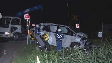 “レンタカー”のワゴン車が列車と衝突　乗っていた外国人5人が病院搬送　一時運転見合わせ　JR富良野線