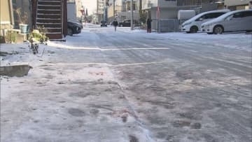 逃走は10代の男2人と発表　札幌・豊平区20歳男性刺傷事件　黒系の車が南西方向に走り去る