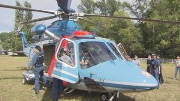 救助ヘリや特殊車両を高校生らが見学　道警が「仕事体験会」を開催