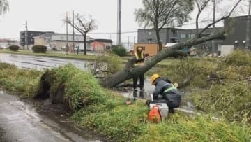 道内は各地で大荒れの天気　JR北海道は104本が運休　えりも岬では最大瞬間風速49.1メートルを観測