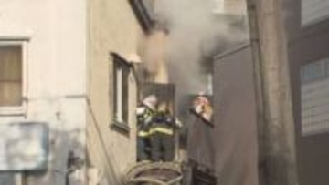 「隣の家の2階から火と煙が出ている」…札幌市白石区の店舗兼住宅で火事　高齢の女性が意識不明状態で搬送