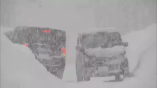 週末の陽気から一転　冬の寒さ戻る　朝から雪かき　札幌