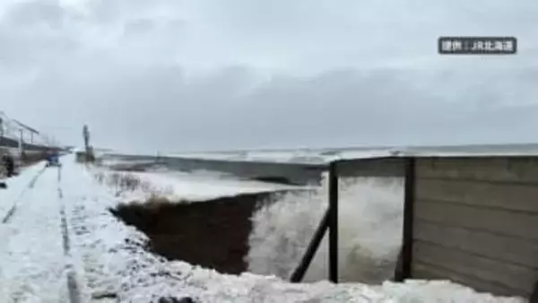 線路脇の地盤が流出 特急おおぞら全区間運休 ほかにも多数の倒木…今後も運休増か 代行運行せず JR北海道
