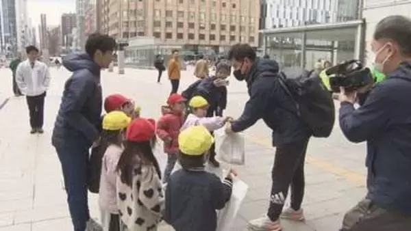 JR札幌駅前で道警や保育園児らが交通安全呼びかけ　今年の道内事故死者数18人
