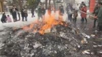 【速報】どんと焼きの火が服に燃え移り高齢女性がやけど　古い札を火の中へ 体勢崩し転倒　函館市